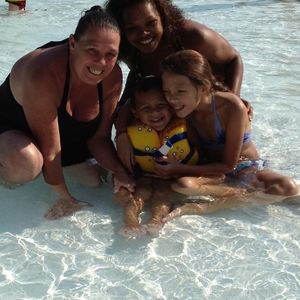 Meet your Posher, Thea